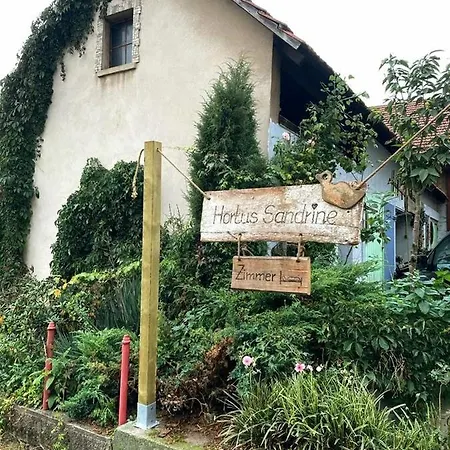 Апартаменты Heuhotel Farm Own Sleeping Bag Free Wifi